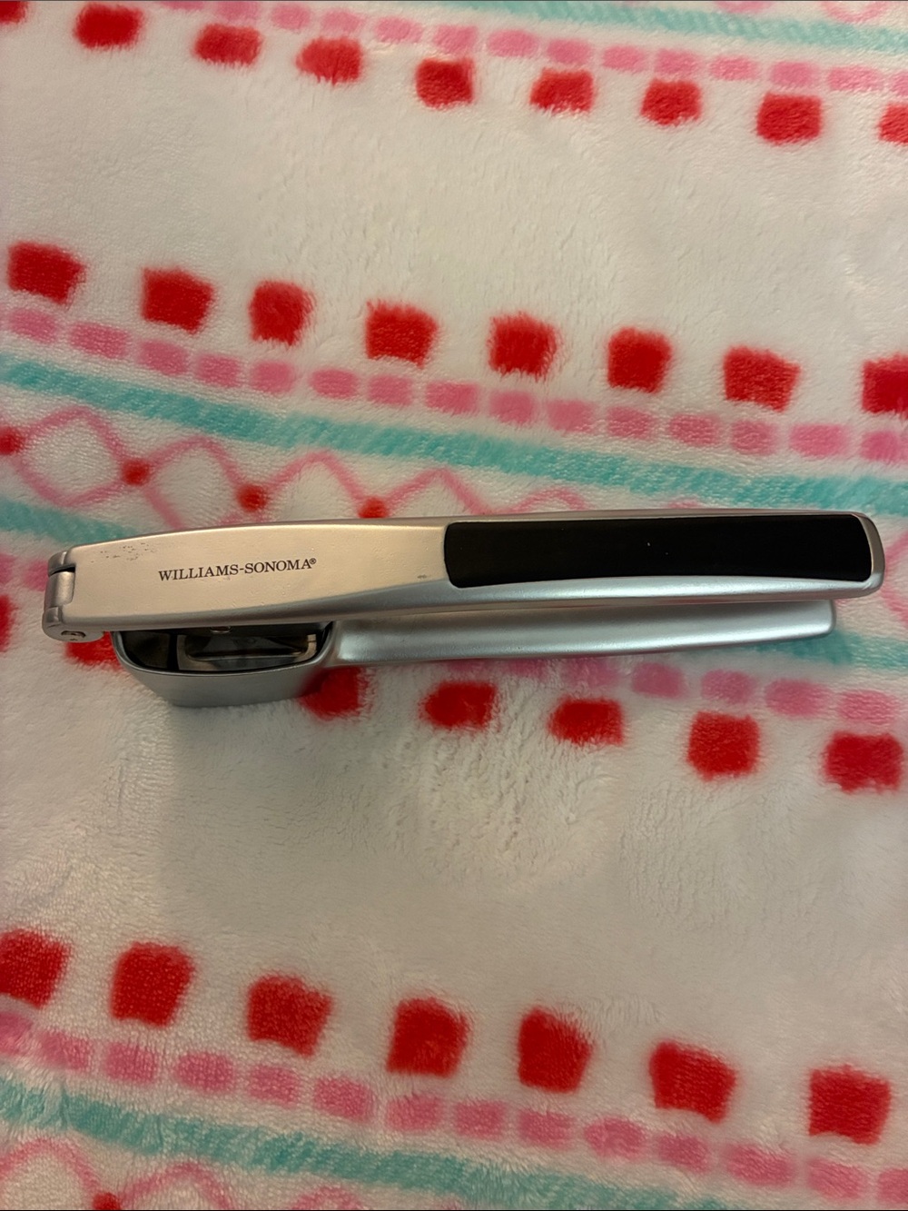Williams Sonoma Stainless Garlic Press with Black Grip